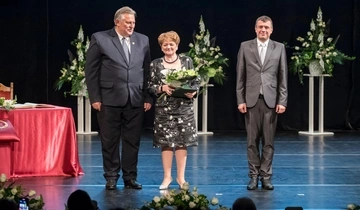 PRO URBE kitüntető címet kapott a Miskolci Integrált Óvodai Intézmény vezetője, Petránné Képes Gizella PRO URBE kitüntető címet kapott a Miskolci Integrált Óvodai Intézmény vezetője, Petránné Képes Gizella
