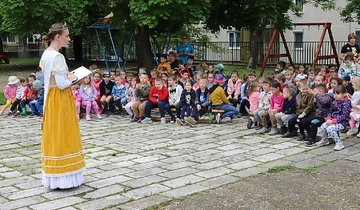 A MÉZKIRÁLYNŐ LÁTOGATOTT A MIÓVI BRUNSZVIK TERÉZ SPORT TAGÓVODÁJÁBA A MÉZKIRÁLYNŐ LÁTOGATOTT A MIÓVI BRUNSZVIK TERÉZ SPORT TAGÓVODÁJÁBA