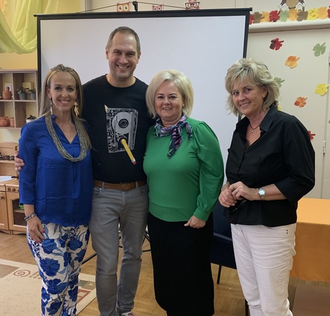 Steigervald Krisztián generációkutató és Tibenszky Moni Lisa újságíró tartott előadás a MIÓVI Napraforgó Tagóvodájában Steigervald Krisztián generációkutató és Tibenszky Moni Lisa újságíró tartott előadás a MIÓVI Napraforgó Tagóvodájában