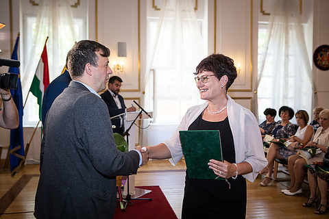 Minap - SZÍVVEL-LÉLEKKEL A GYEREKEINKÉRT Minap - SZÍVVEL-LÉLEKKEL A GYEREKEINKÉRT