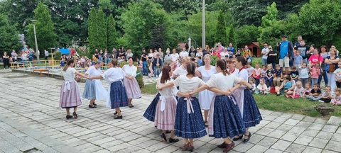 Néptánc foglalkozások a MIÓVI Eszterlánc Néphagyományőrző Tagóvodájában