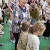 Szívből jövő köszöntés az Idősek Világnapján Közös játék, kézműveskedés és táncház a MIÓVI Pitypang Sport Tagóvodájában
